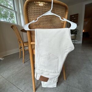 Madewell off-white relaxed taper jeans | 32 (or 33) x 34